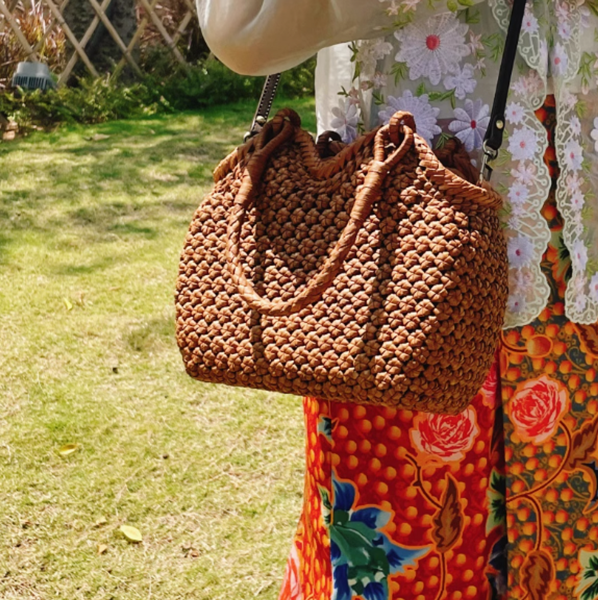 Fine Craft 3-Rin · Cat | Wild Grape Vine Shoulder Bag | Cat Motif